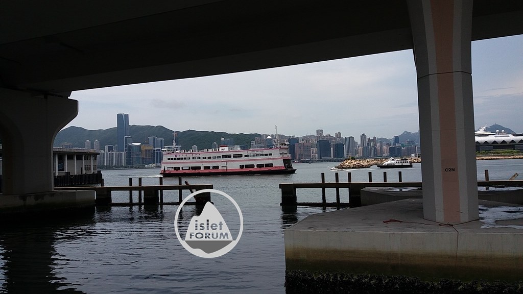 油蔴地小輪hongkong and yaumatei ferry co (1).jpg