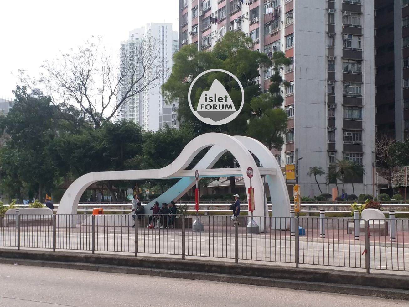 彩虹道巴士站choi hung road bus stop (2).jpg