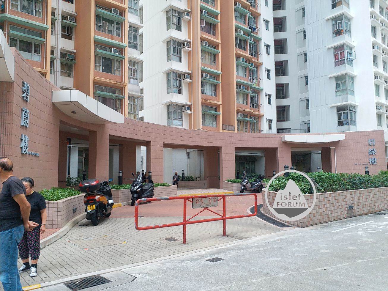 石排灣邨  Shek Pai Wan Estate (3).jpg