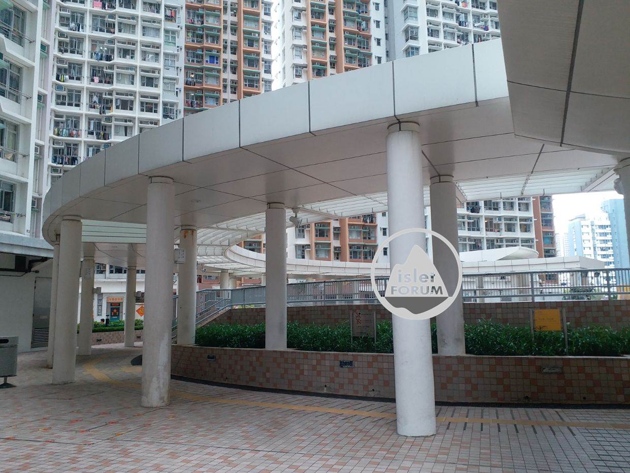 石排灣邨 Shek Pai Wan Estate (2).jpg