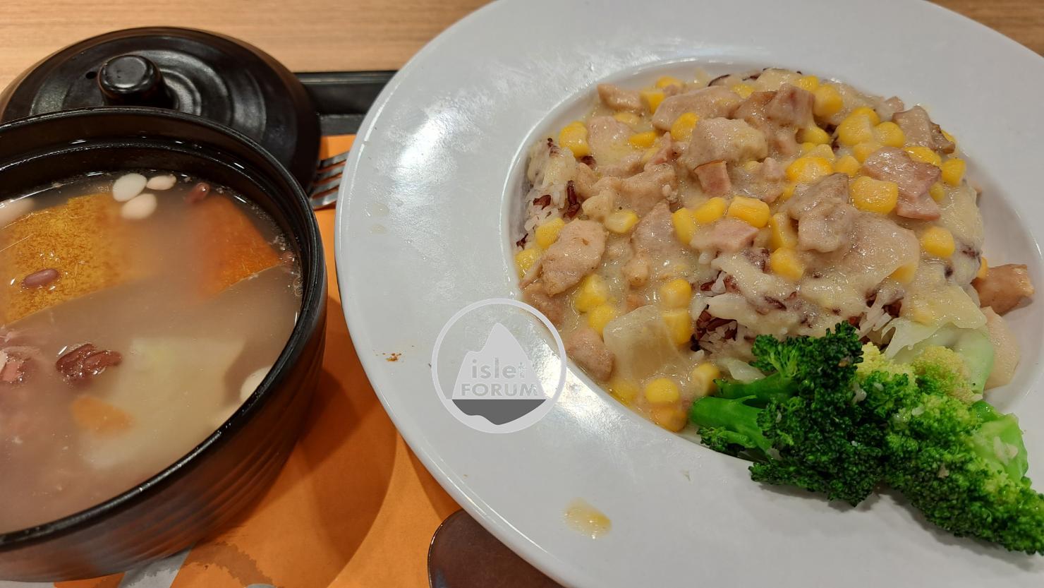 粟米肉粒紅米飯，唔夠汁，唔好食 sweet corn with pork, red rice (1).jpg
