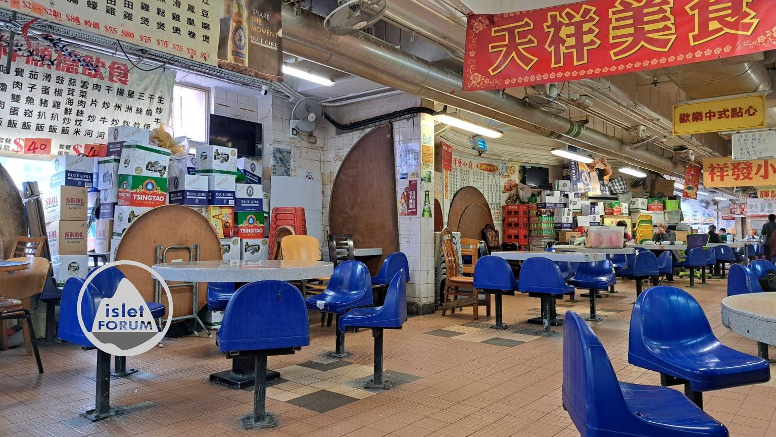 香港的熟食中心枱凳 Cooked Food Center Bench Stools in Hong Kong (3).jpg