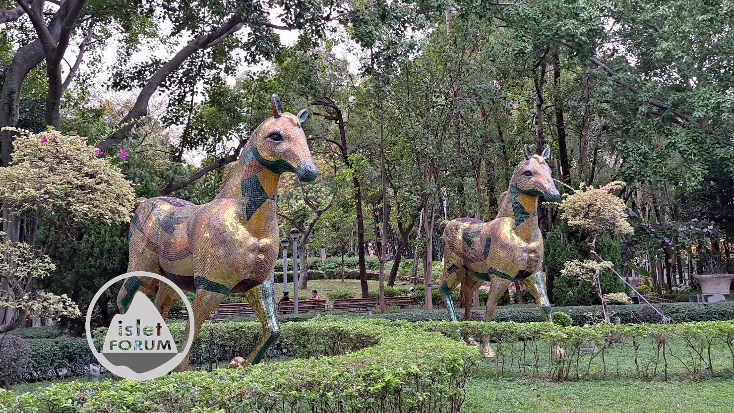 維多利亞公園雙馬雕塑 (4).jpg