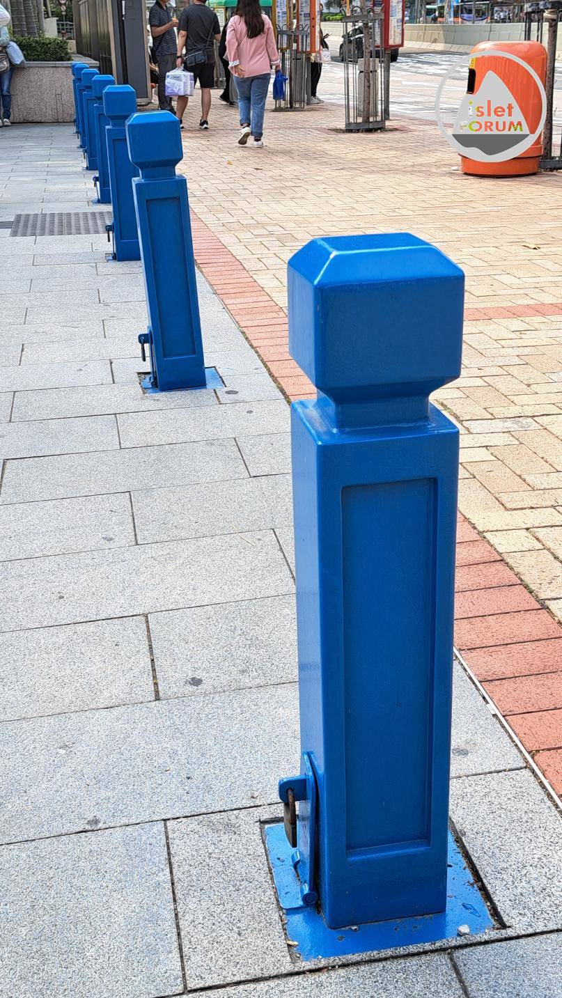 藍色的欄杆blue railing (3).jpg